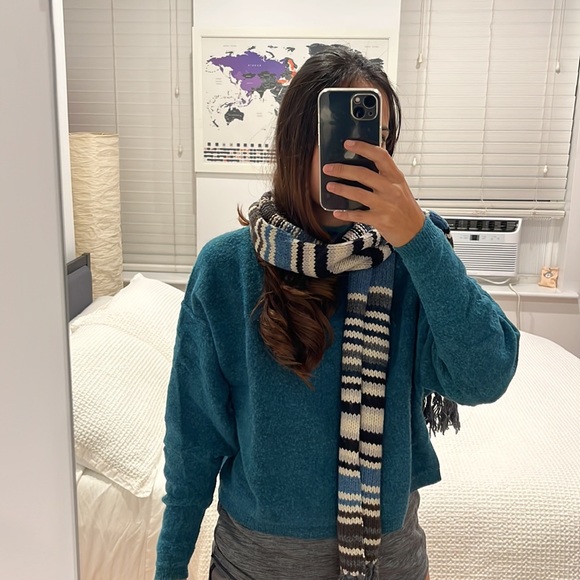 Super cute H&M scarf - Picture 3 of 3